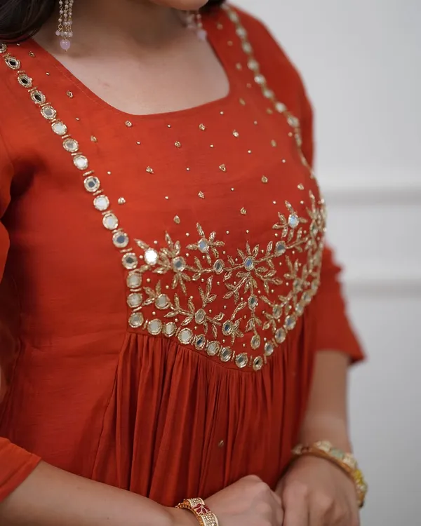 Classy__kurti,_pan,t_duppata__set_with_embroidery_work