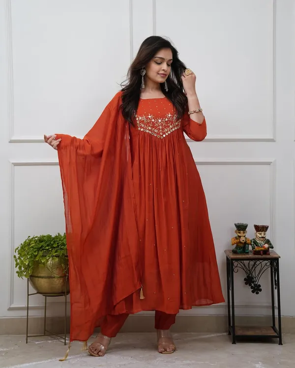 Classy__kurti,_pan,t_duppata__set_with_embroidery_work