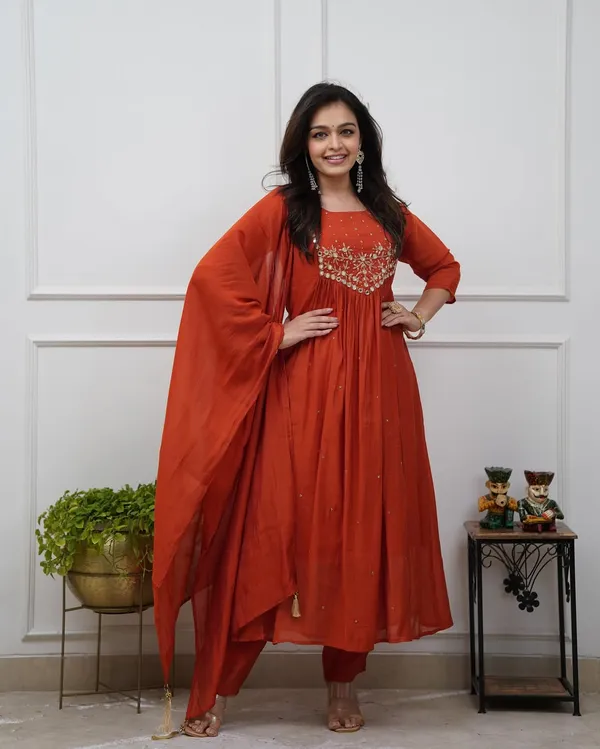 Classy__kurti,_pan,t_duppata__set_with_embroidery_work
