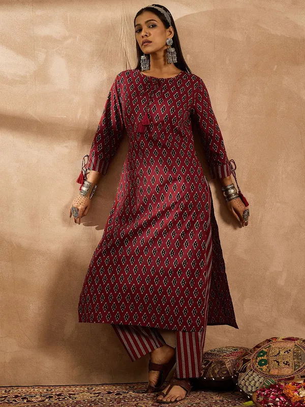 Dark_Maroon_Cotton__Printed_Kurti_&_Pyjama_For_Women