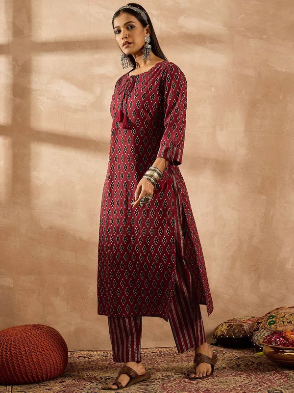 Dark_Maroon_Cotton__Printed_Kurti_&_Pyjama_For_Women