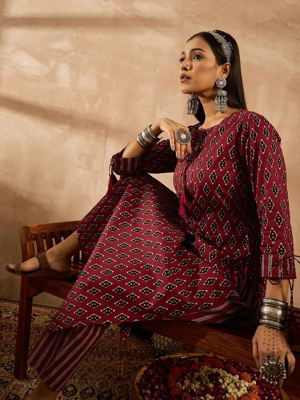 Dark_Maroon_Cotton__Printed_Kurti_&_Pyjama_For_Women