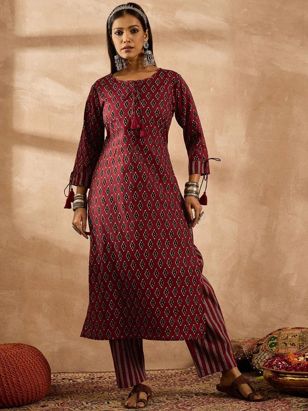 Dark_Maroon_Cotton__Printed_Kurti_&_Pyjama_For_Women
