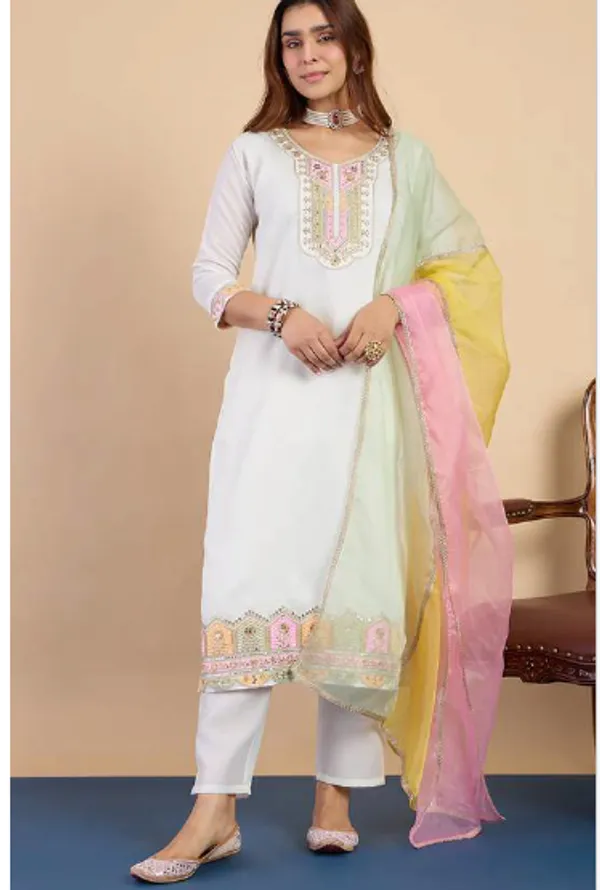 Muslin_Silk_Blend_Embroidered_Kurti_Set