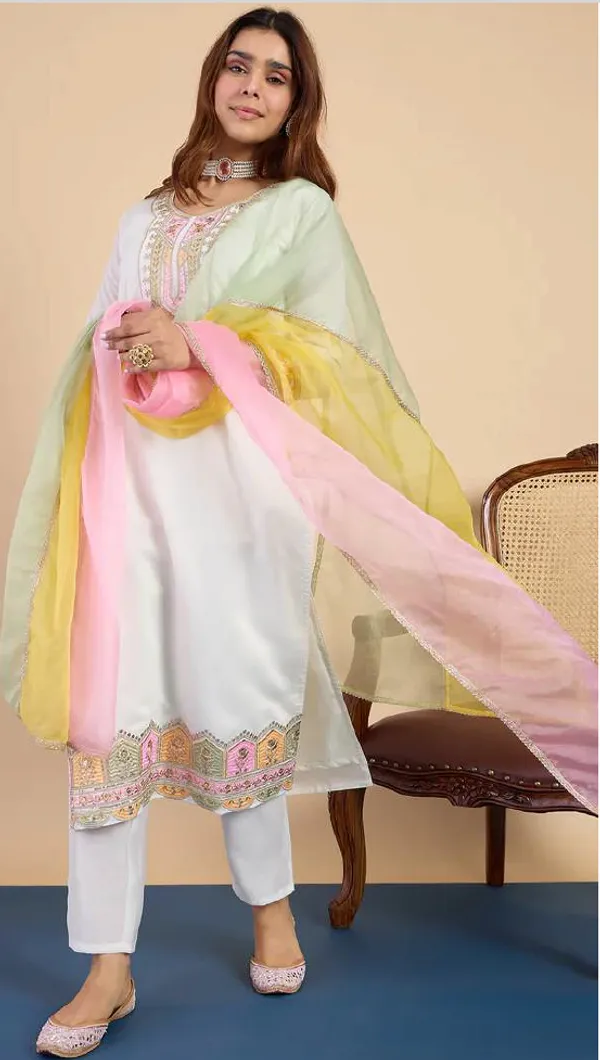Muslin_Silk_Blend_Embroidered_Kurti_Set