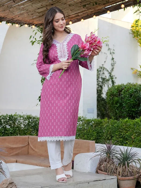 Rayon_Pink_Printed_Lace_work_Straight_Kurti
