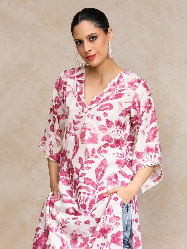 Rayon_Printed_Pink_Stylish_Straight_Kurti