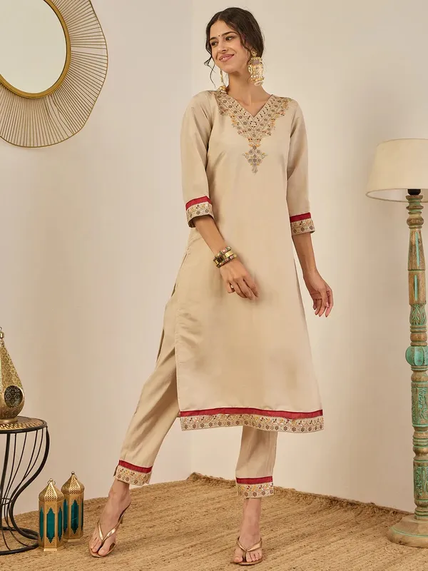 Women_Elegant_Embroidered_Kurta_Pant_Set
