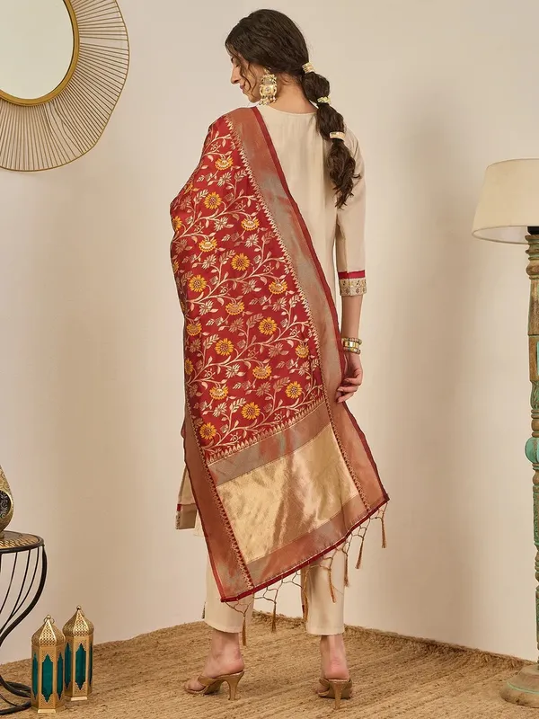 Women_Elegant_Embroidered_Kurta_Pant_Set
