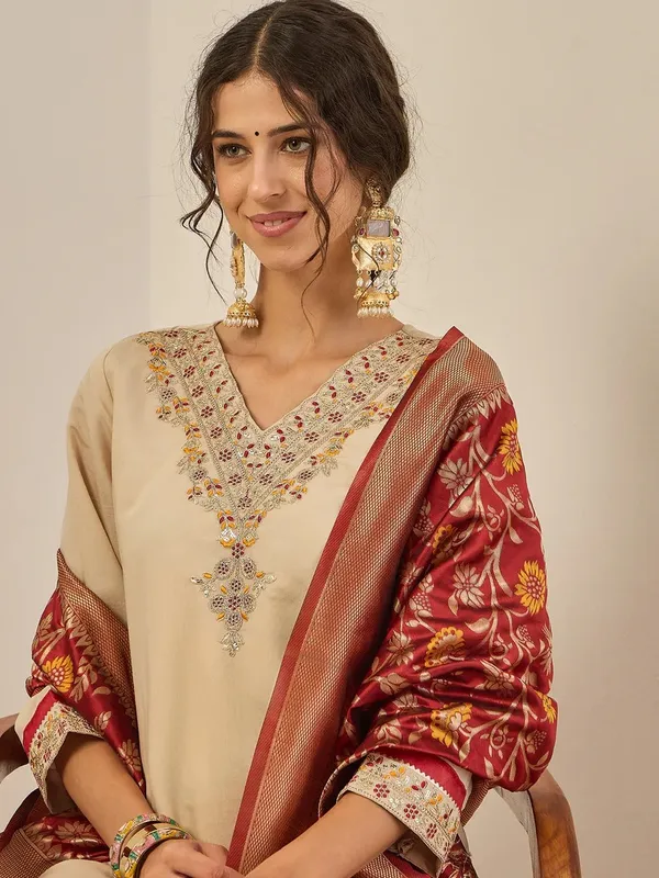 Women_Elegant_Embroidered_Kurta_Pant_Set