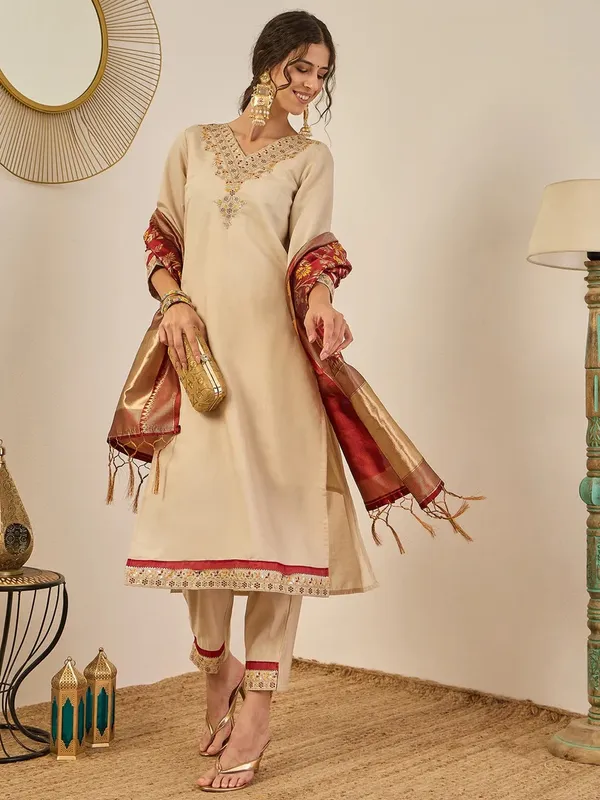 Women_Elegant_Embroidered_Kurta_Pant_Set