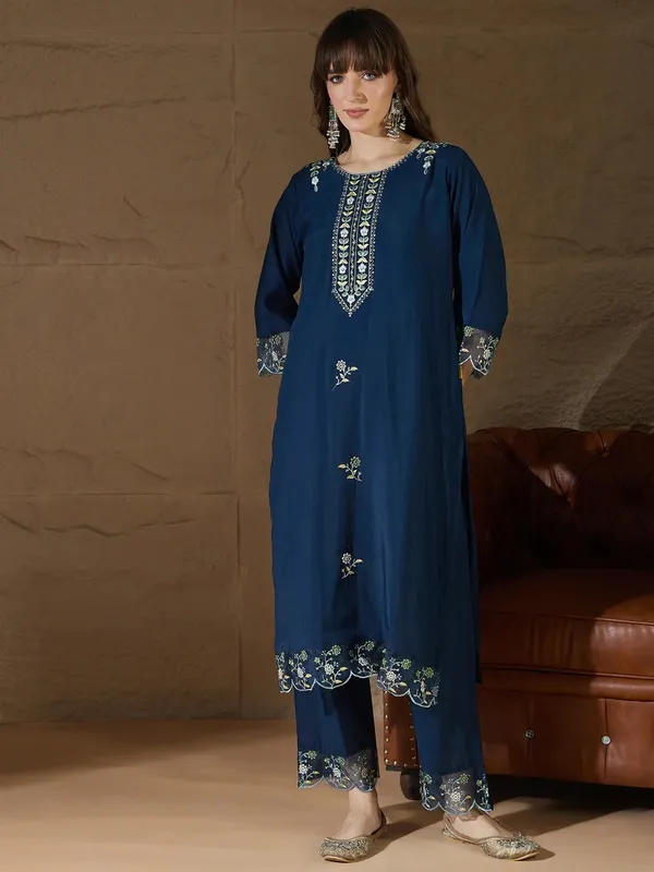 Women__Silk_Kurta_Pent_Dupatta_Sets