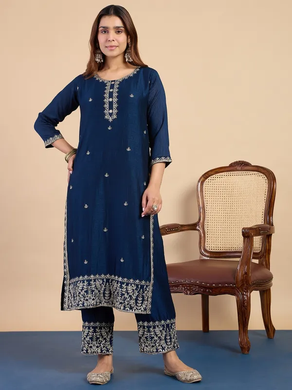 Women_Silk_Straight_Kurta_Pant_with_Dupatta,_3pc_Kurta_Set