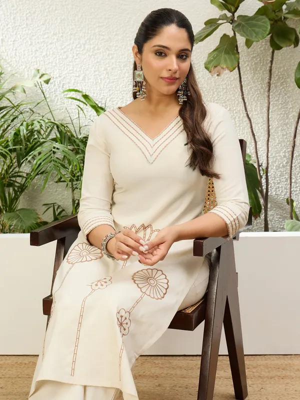 Women_Cotton_Kurta_Pent_Sets_with_Thread_Embroidery_Work_|_2pcs_Kurta_Set