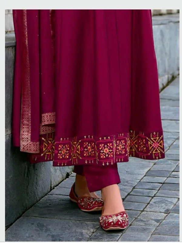 Women__silk_blend_Kurta__Sets_Pant_and__dupatta