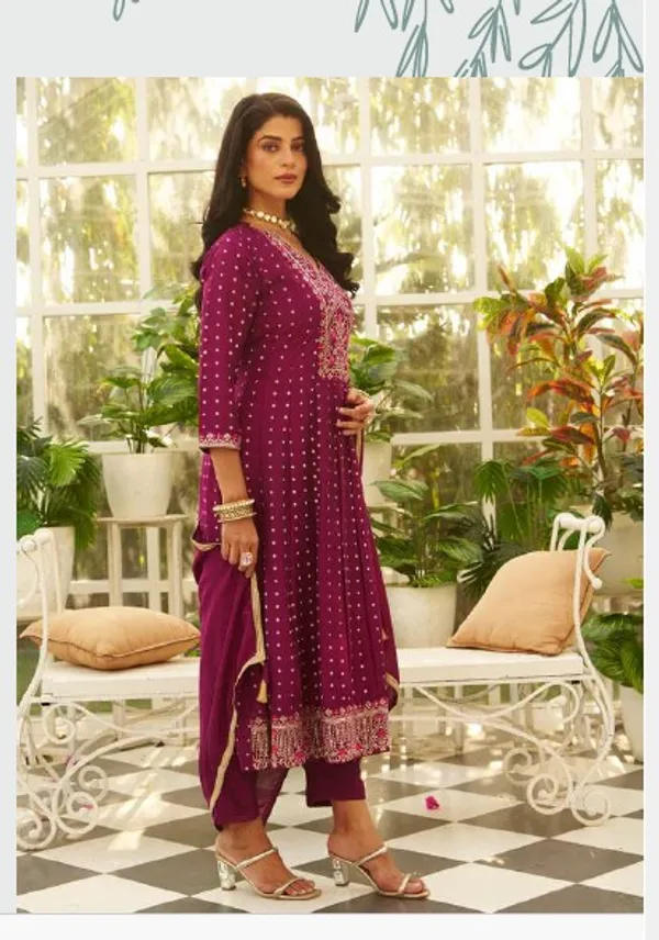 Women’s_silk_blend_Kurta__Sets_Pant_and__dupatta_With_four_side_lace
