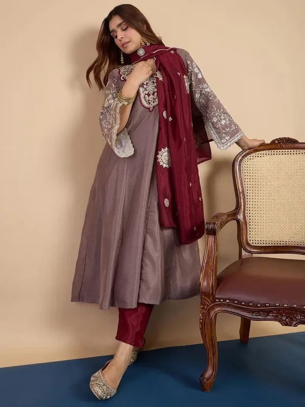 Womens_Grey_Ethnic_Premium_silk_Kurta_Pant_Set