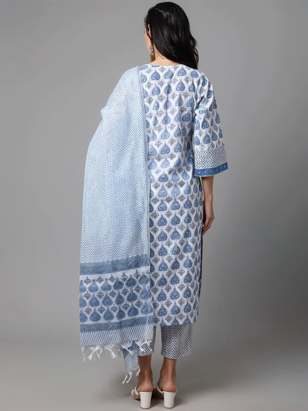 Blue_3_Pc_V_neck_Sleeve_Short_Pant_With_Dupatta_Long_Kurta_Set_With_Dupatta__Push_Premium_For_Women