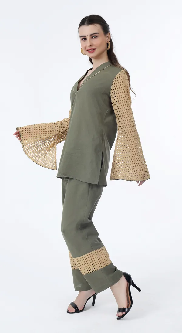 Olive_Woven_Premium_Cotton_Linen_Kurta_With_Relaxed-Fit_Pant_&_Complimentary_Matching_Scrunchie
