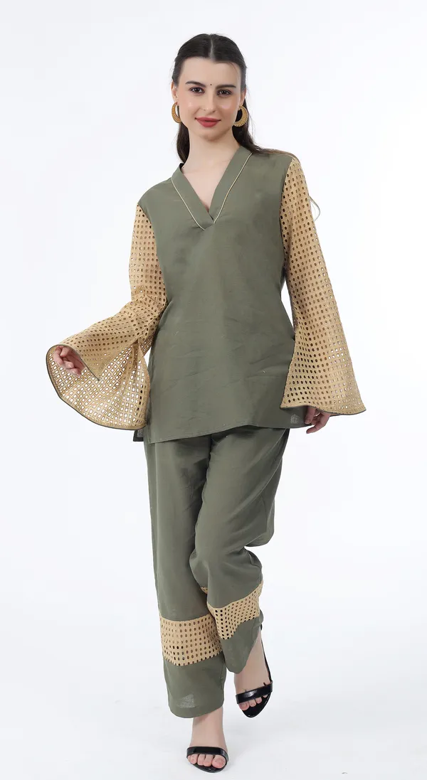 Olive_Woven_Premium_Cotton_Linen_Kurta_With_Relaxed-Fit_Pant_&_Complimentary_Matching_Scrunchie