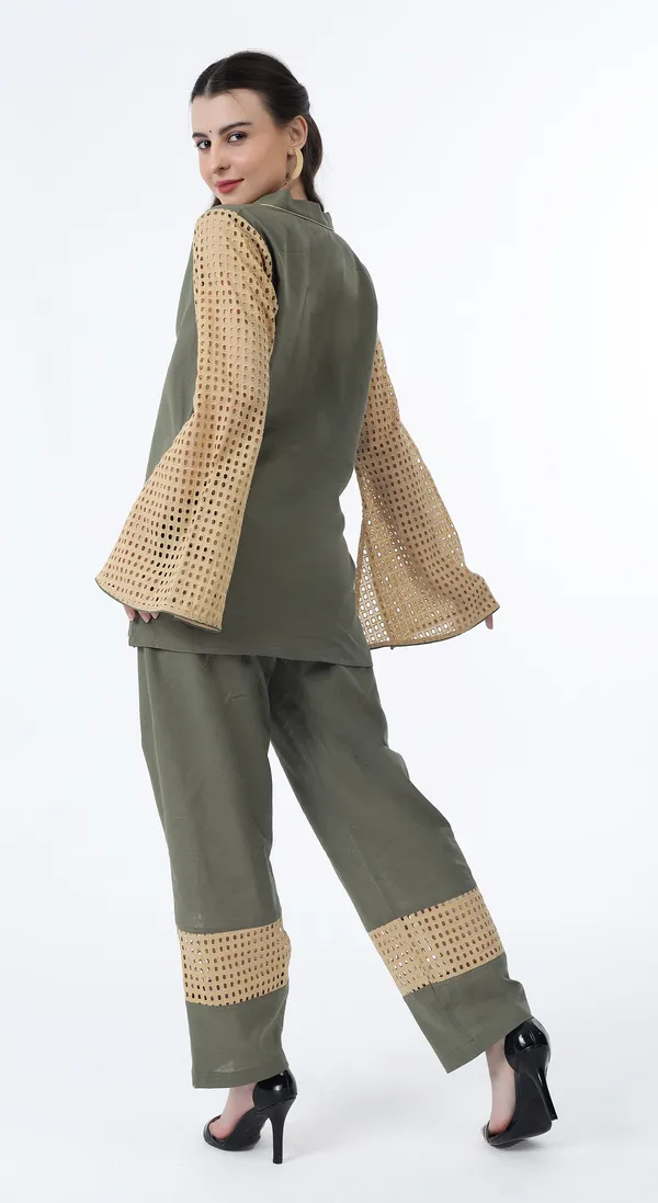 Olive_Woven_Premium_Cotton_Linen_Kurta_With_Relaxed-Fit_Pant_&_Complimentary_Matching_Scrunchie
