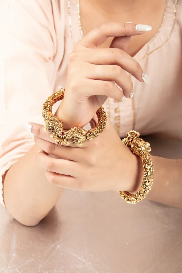 Golden_Gold_Elegant_&_Premium_Bangles_For_Women_&_Girls