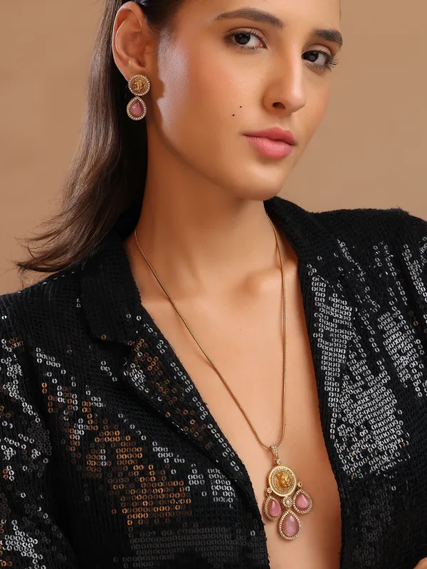 Stunning_Gold_Plated_Pendant_Set._The_top_charm_mirrors_the_gold_coin-like_emblem_With_Pink_stone.These_earrings_have_a_royal,_statement_appeal,_suitable_for_festive_or_formal_occasions.