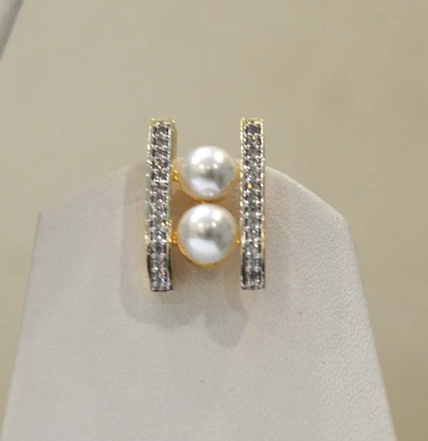White_Pearl_Pendent_Set
