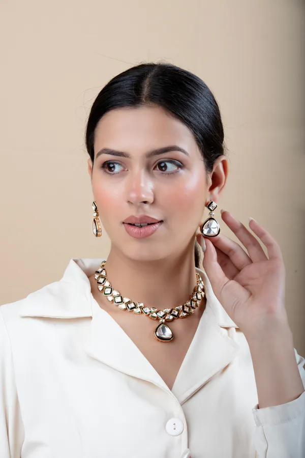 Silver_&_Golden_Metal_Elegant_&_Premium_Earring_&_Necklace_Set_For_Women_&_Girls