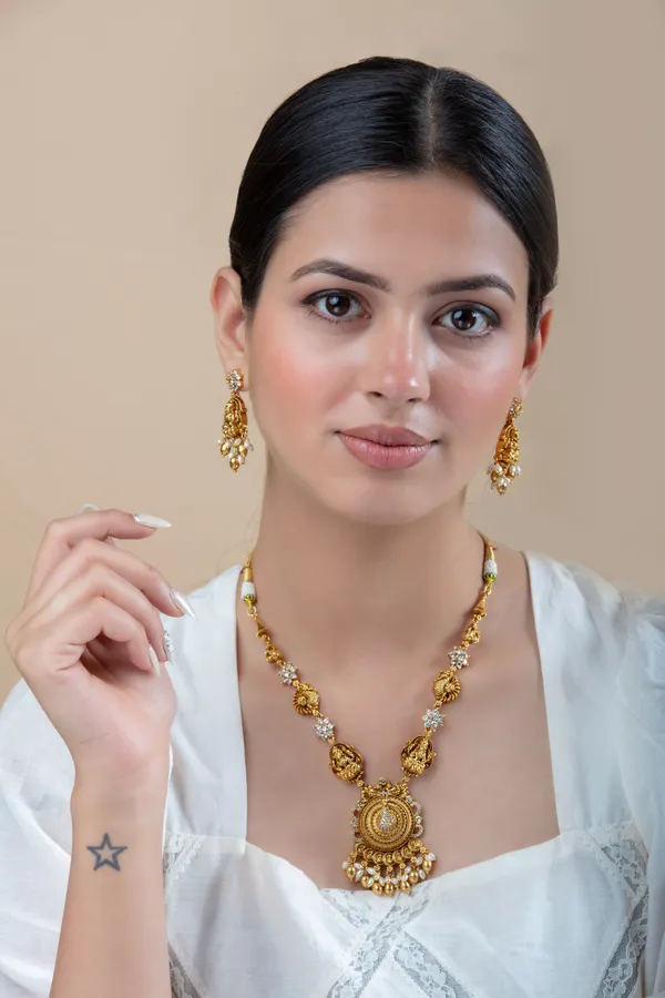 White_&_Golden_Metal_Elegant_&_Premium_Earring_&_Necklace_Set_For_Women_&_Girls
