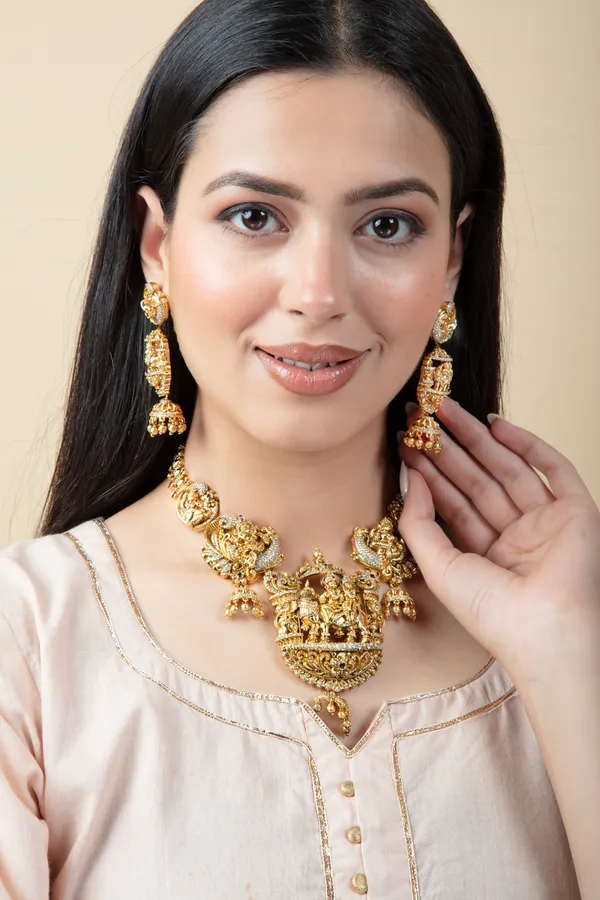 Golden_Metal_Elegant_&_Premium_Earring_&_Necklace_Set_For_Women_&_Girls