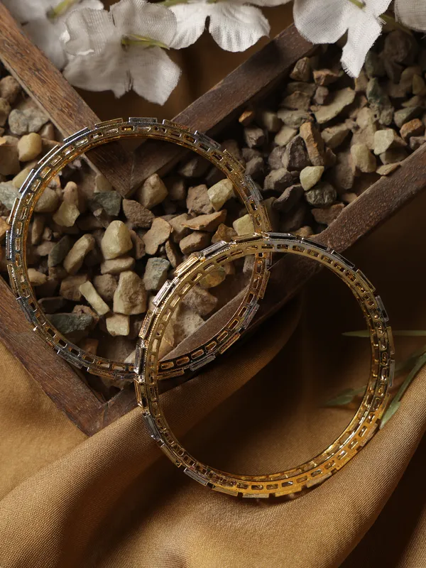 Pair_of_Elegant_Stone-Studded_Bangles_For_Women_&_Girls