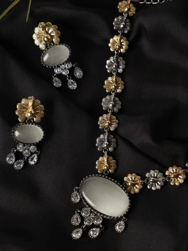 Gold_Silver_Flower_White_stone_Neckwear_with_Earrings_For_Women_&_Girls
