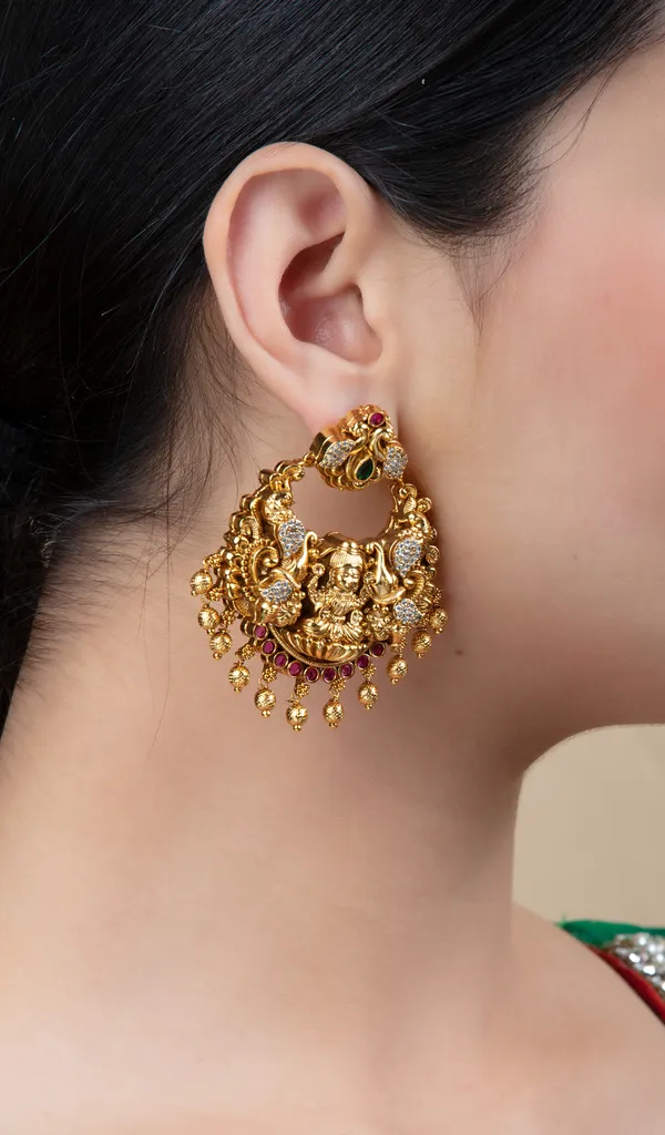 Golden_Metal_Elegant_&_Premium_Earring_For_Women_&_Girls