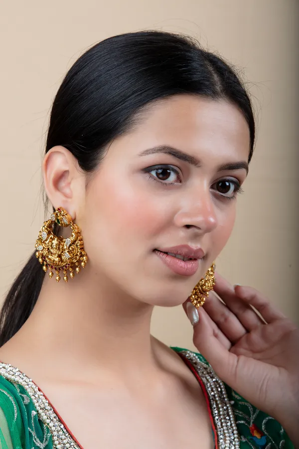 Golden_Metal_Elegant_&_Premium_Earring_For_Women_&_Girls