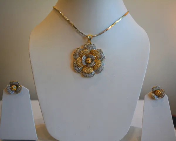 Gold_Silver_Pendent_Set_For_Women_&_Girls