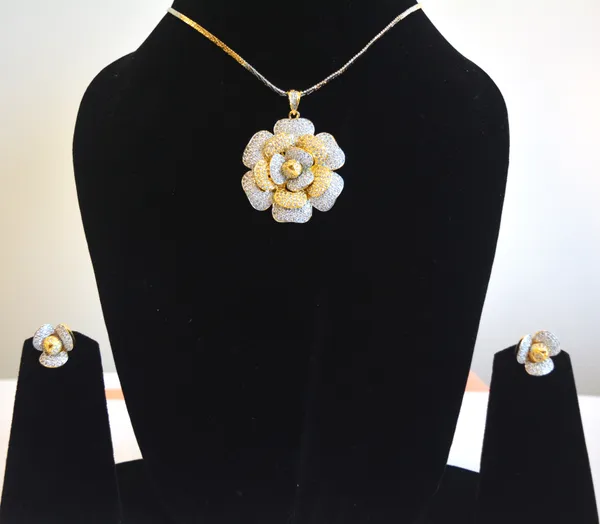 Gold_Silver_Pendent_Set_For_Women_&_Girls