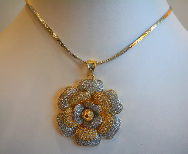 Gold_Silver_Pendent_Set_For_Women_&_Girls