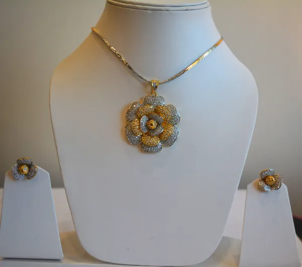 Gold_Silver_Pendent_Set_For_Women_&_Girls