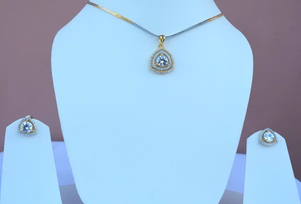 Golden_Dual_Colour_Pendent_Set_For_Women_&_Girls