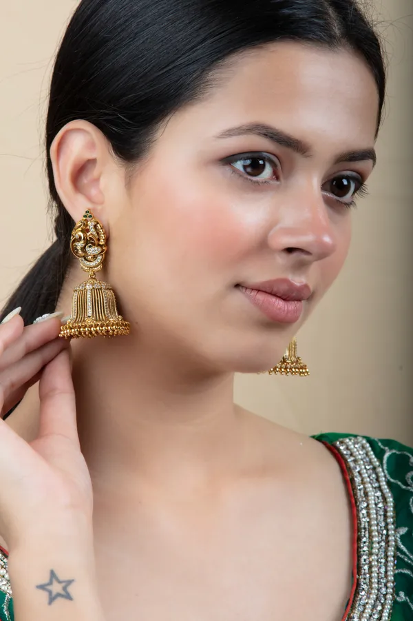 Golden_Metal_Elegant_&_Premium_Earring_For_Women_&_Girls