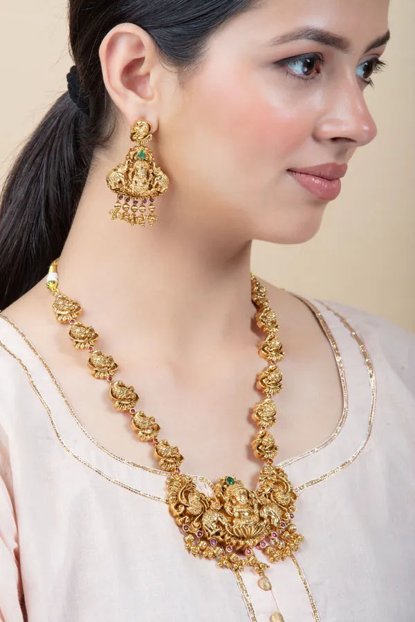 Golden_Metal_Elegant_&_Premium_Earring_&_Necklace_Set_For_Women_&_Girls