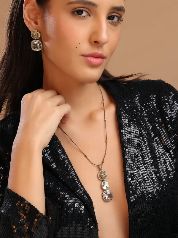 Stunning_earring_and_pendant_set_in_the_image_has_a_bold,_vintage-inspired_design_with_a_modern_twist_The_top_portion_has_a_golden,_coin-like_circular_design_with_a_lion