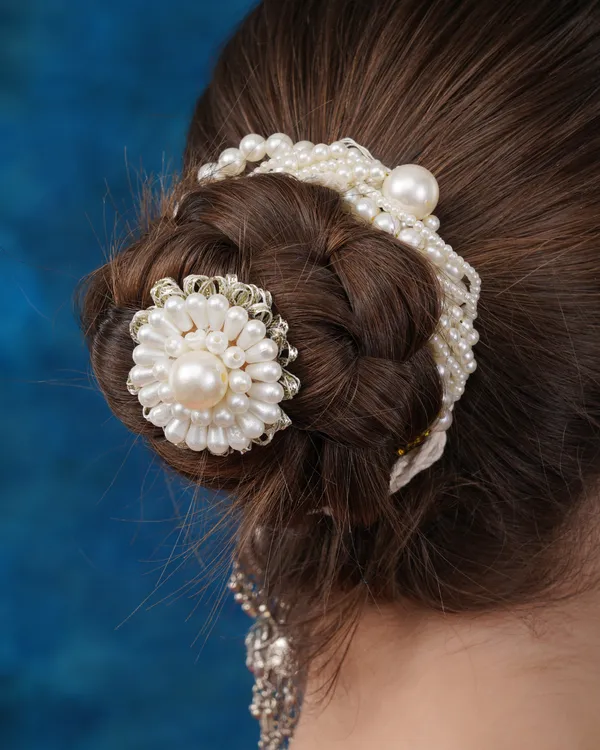 Pihu_-_Forever_Pearl_Gajra_&_Pin_(Combo_of_2)