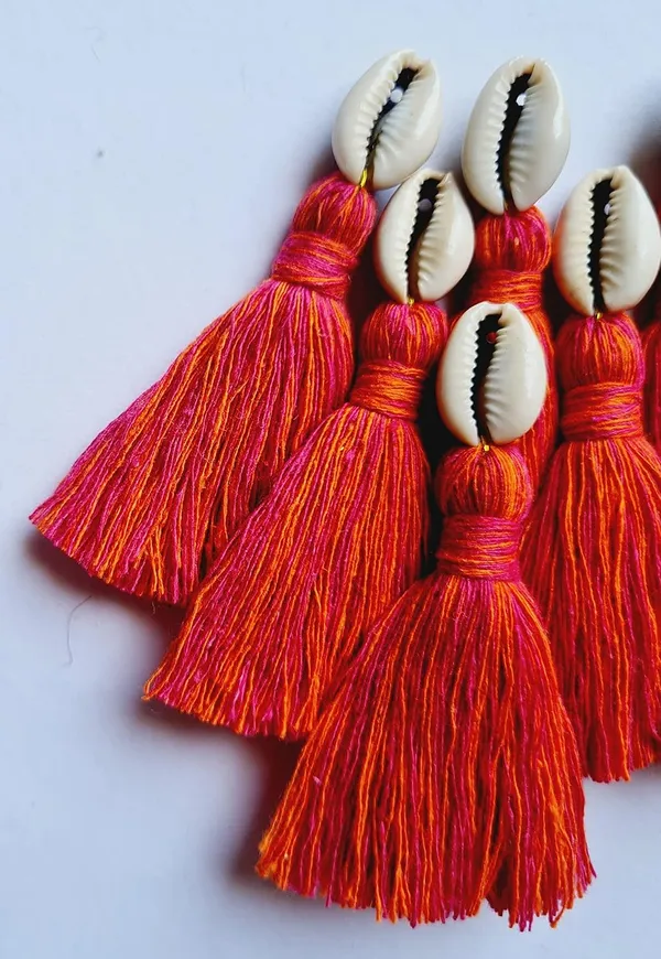 Mini_cotton_tassels_with_cowrie_shells_for_Saree/blouse/dupatta/DIY/Decor,_Pack_of_10_(Mix-_Dark_Pink_&_Orange)