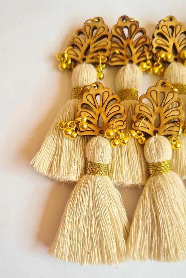 Off-White_Cotton_Handmade_Mini_Tassels_With_Wood_Leaf_&_Ghungroo_,_Pack_Of_10