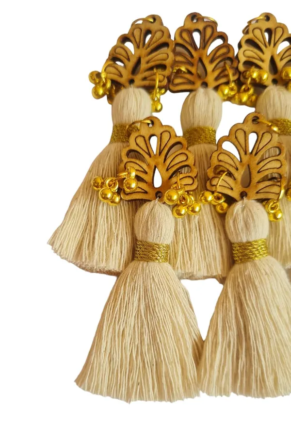 Off-White_Cotton_Handmade_Mini_Tassels_With_Wood_Leaf_&_Ghungroo_,_Pack_Of_10