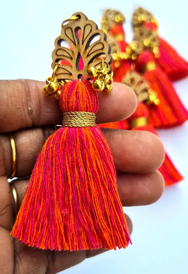 Mix-Dark_Pink_&_Orange_Cotton_Handmade_Mini_Tassels_With_Wood_Leaf_&_Ghungroo_,_Pack_Of_10