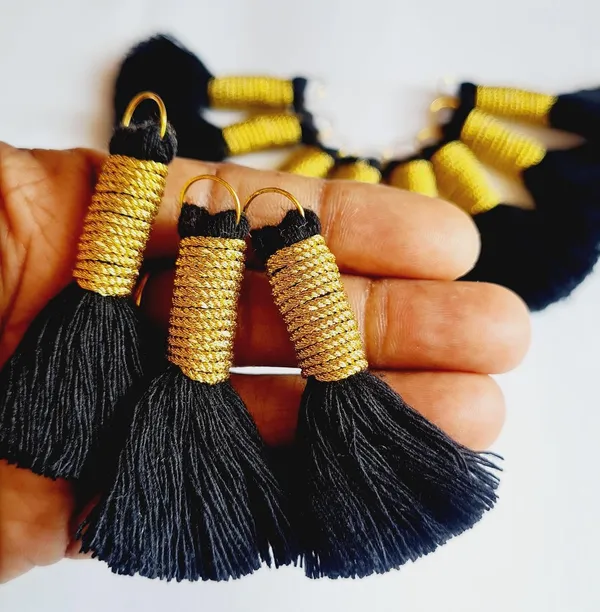 Handmade_Mini_Cotton_Tassels_with_Zari_Winding,_Pack_of_10_(Black)