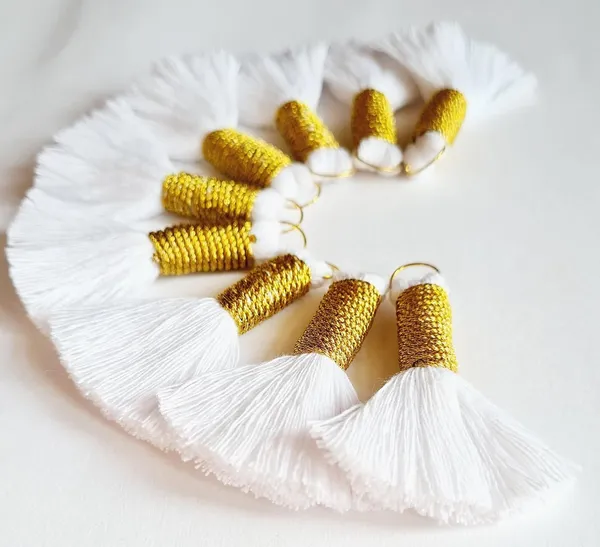 Handmade_Mini_Cotton_Tassels_with_Zari_Winding,_Pack_of_10_(White)